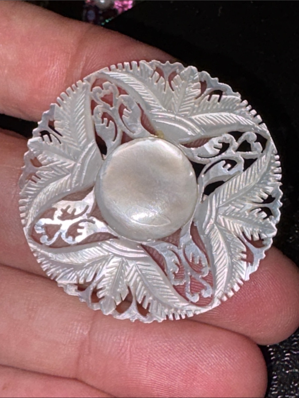 Vintage 50’s Mother of Pearl Filigree Round Brooch - White
